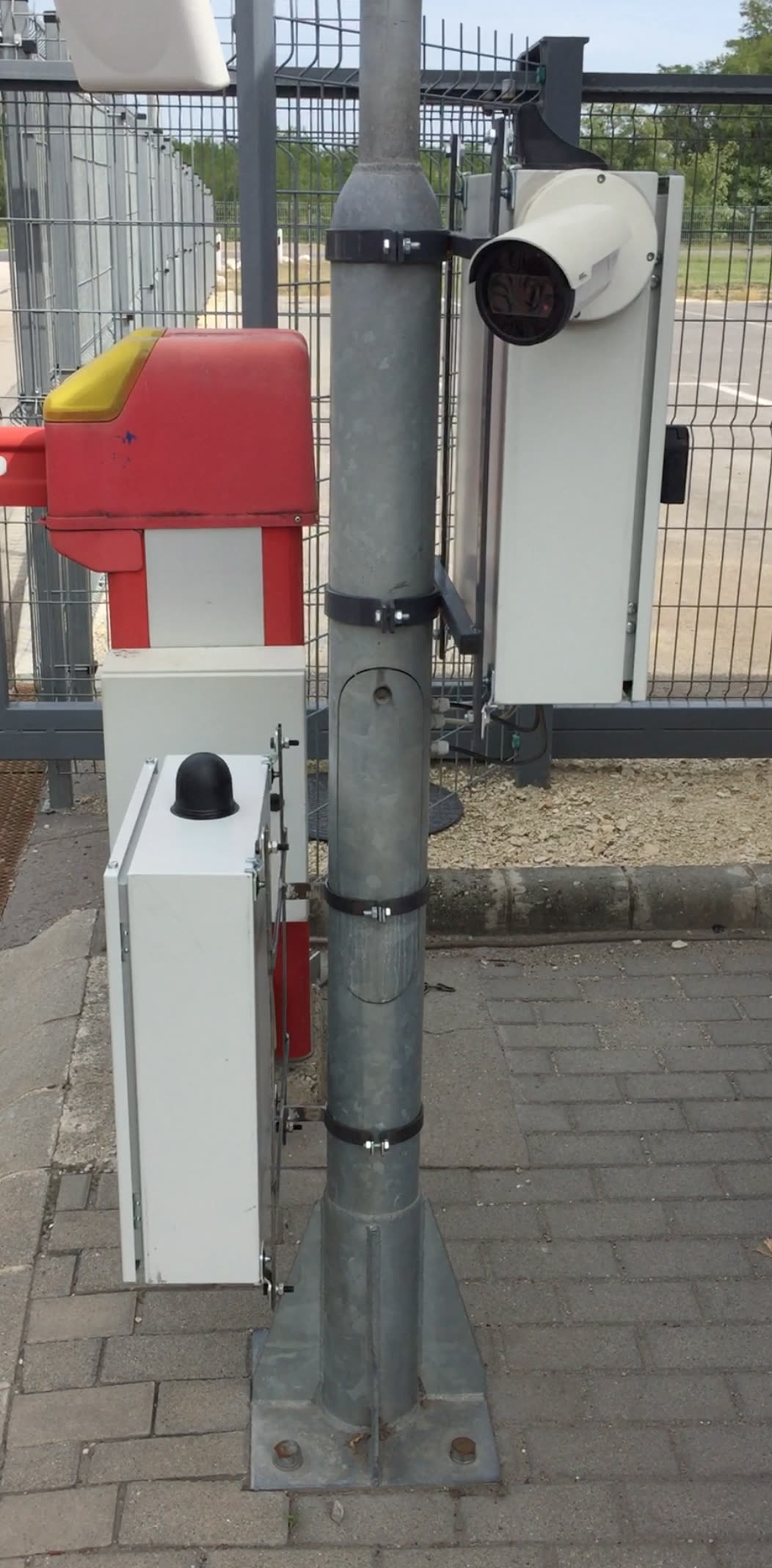 RFID gate column with camera